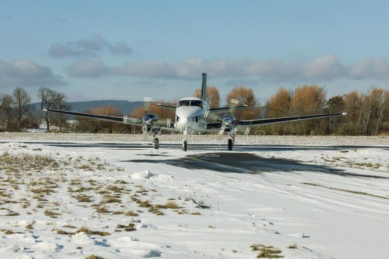 SNOW ON RUNWAY