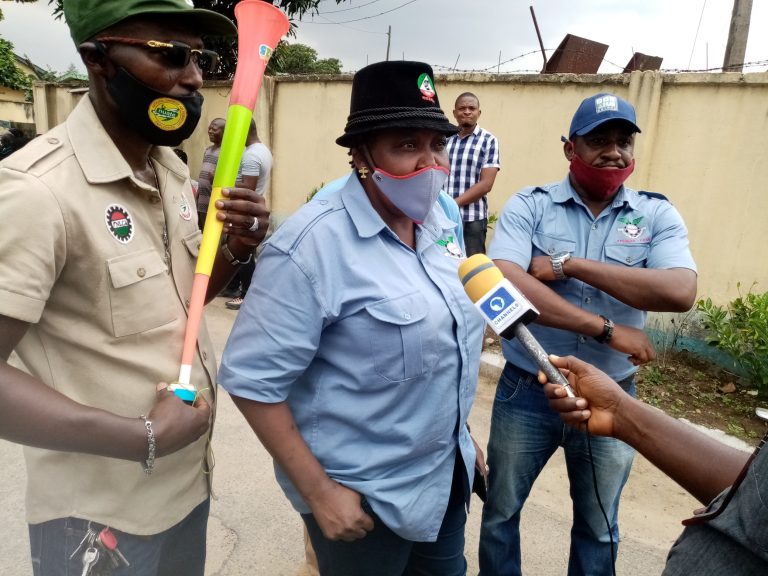 AVIATN UNIONS ADMIN STRIKE