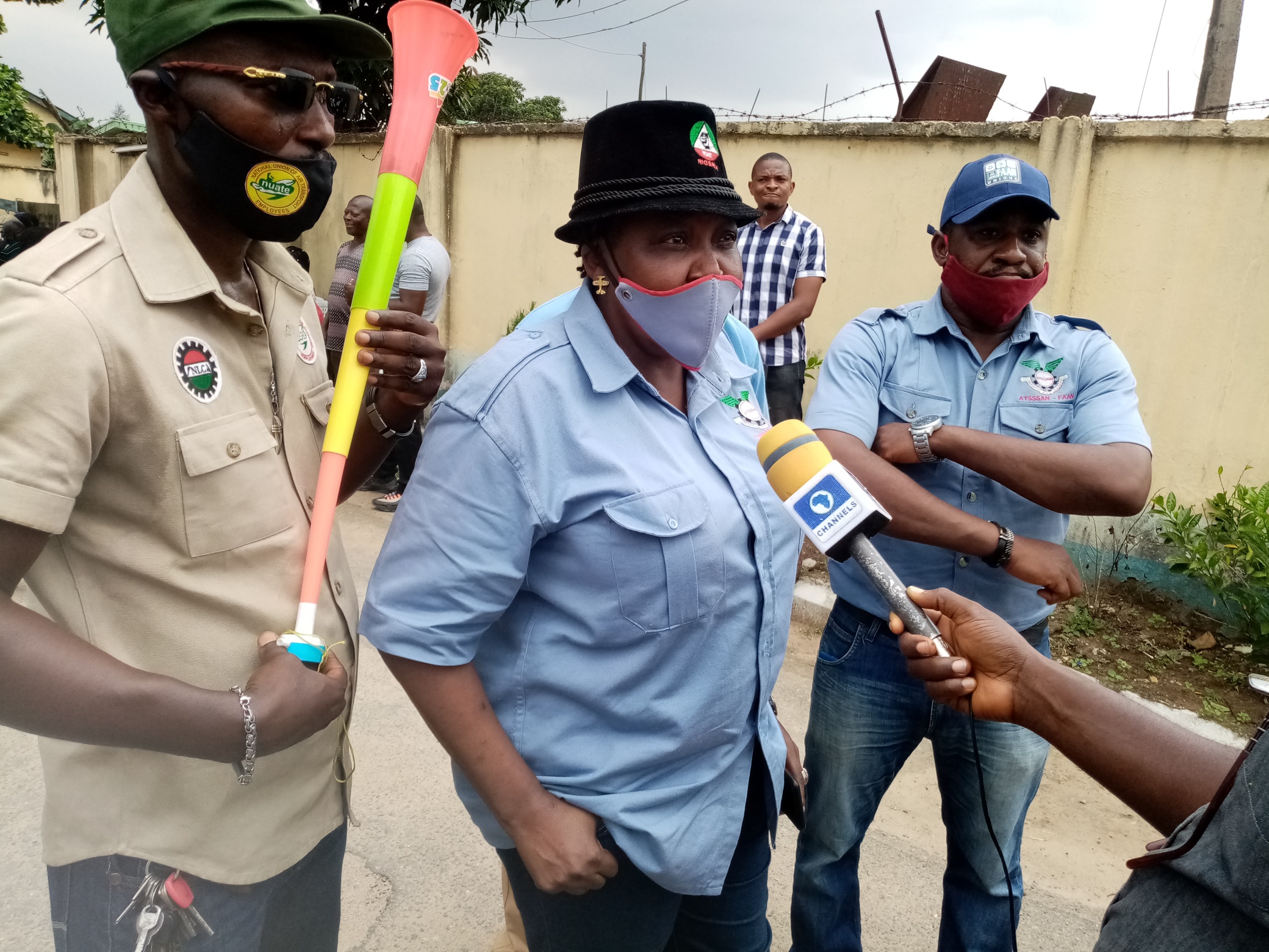 AVIATN UNIONS ADMIN STRIKE