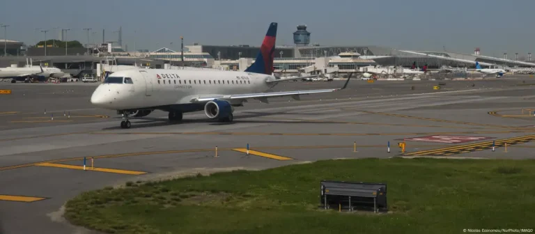 DELTA COLLISION IN LAGUARDIA USA