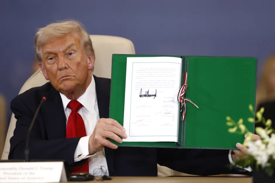 TRUMP DISPLAY SIGNED PEACE DOCUMENT
